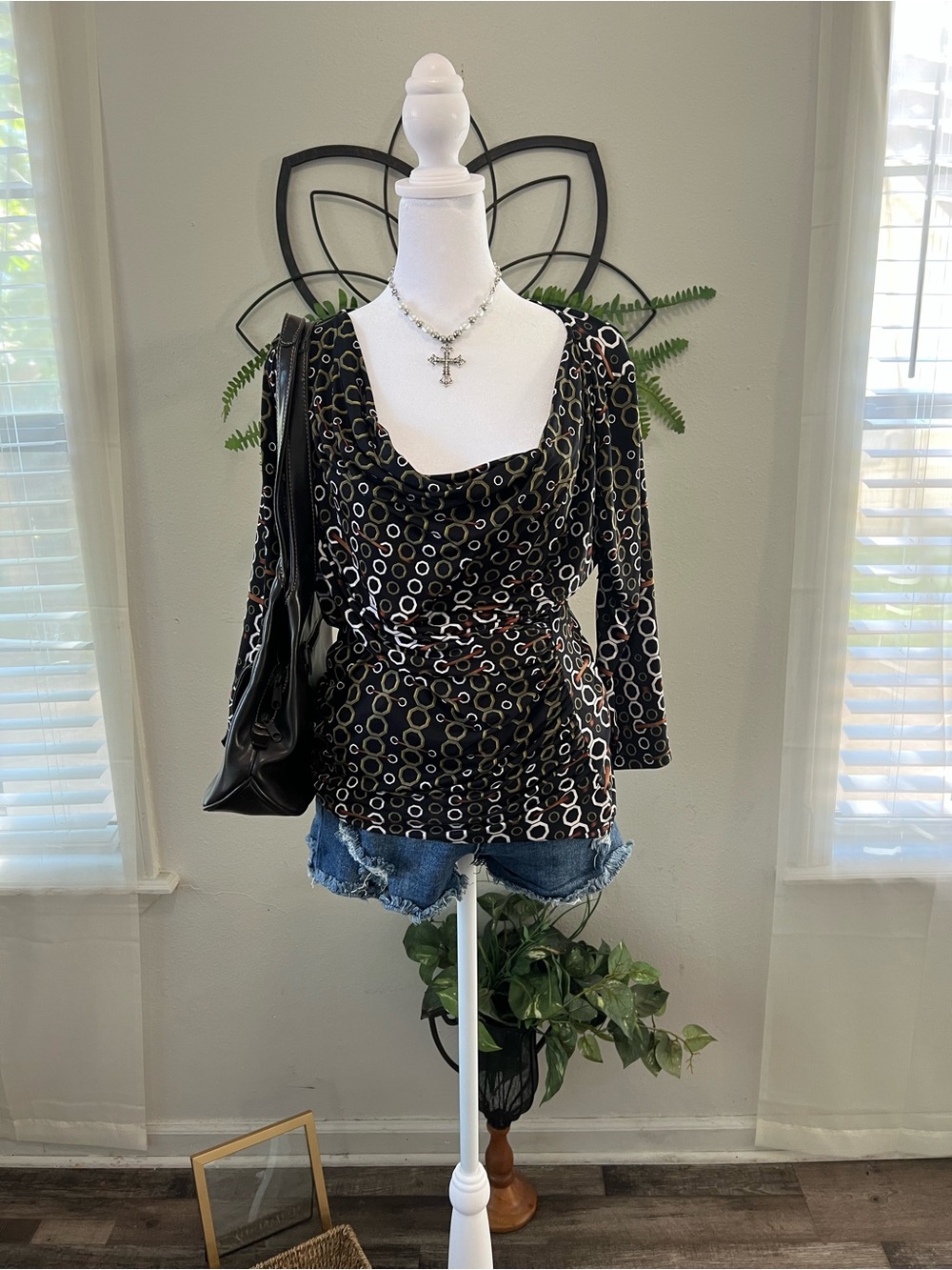 Worthington Stretch Geometric Ruched Cowl Neck Top Medium - Picture 2 of 4